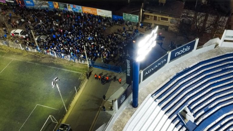 Una multitud de hinchas de Talleres protestaron en las puertas de La Boutique.