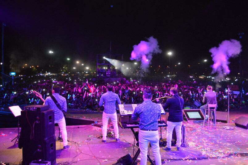 Una multitud disfrutó de Bersuit, Villano y Ulises Bueno durante la noche. Foto: Maxi López / ElDoce.tv.