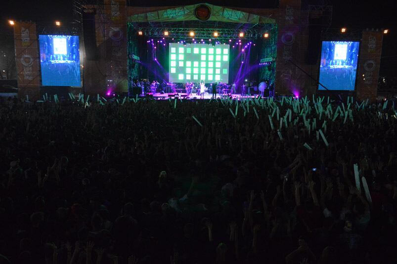 Una multitud disfrutó de Bersuit, Villano y Ulises Bueno durante la noche. Foto: Maxi López / ElDoce.tv.