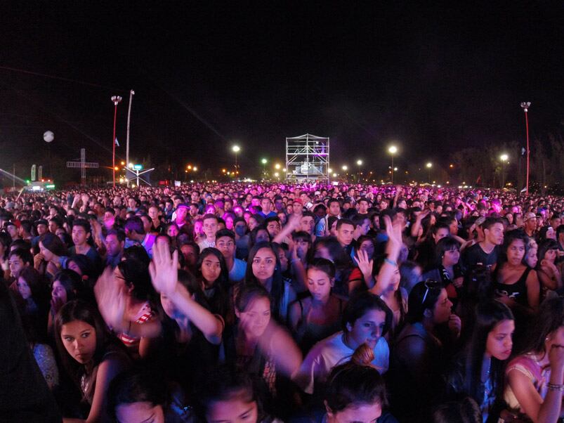 Una multitud disfrutó de Bersuit, Villano y Ulises Bueno durante la noche. Foto: Maxi López / ElDoce.tv.