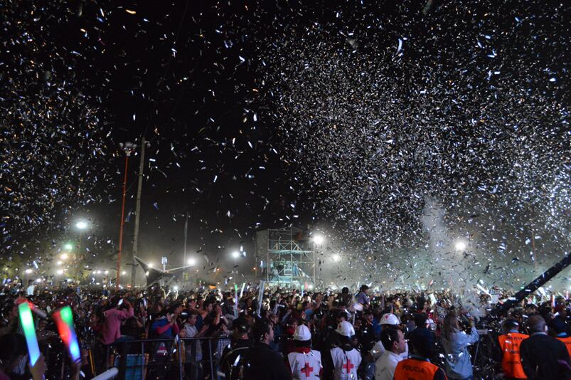 Una multitud disfrutó de Bersuit, Villano y Ulises Bueno durante la noche. Foto: Maxi López / ElDoce.tv.