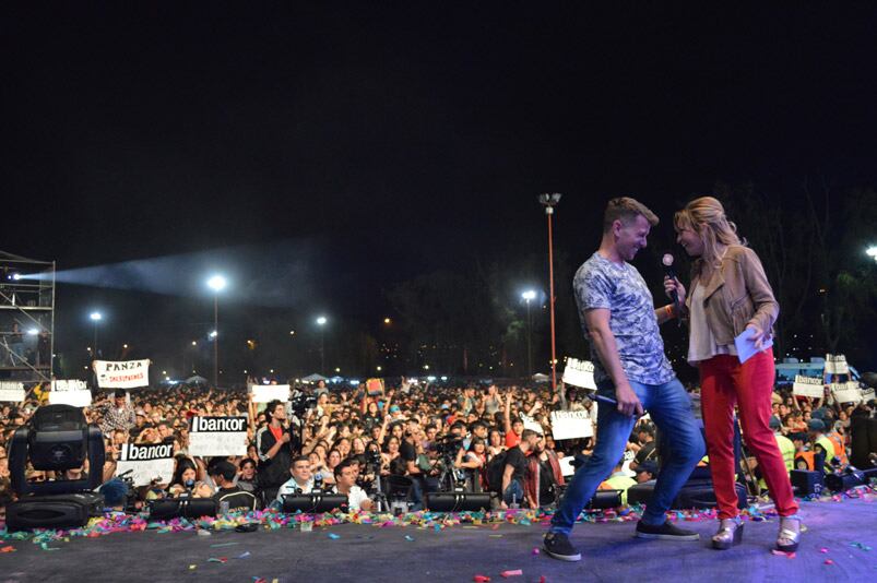 Una multitud disfrutó de Bersuit, Villano y Ulises Bueno durante la noche. Foto: Maxi López / ElDoce.tv.