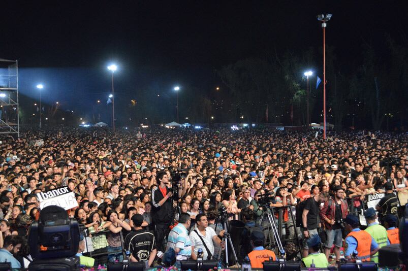 Una multitud disfrutó de Bersuit, Villano y Ulises Bueno durante la noche. Foto: Maxi López / ElDoce.tv.