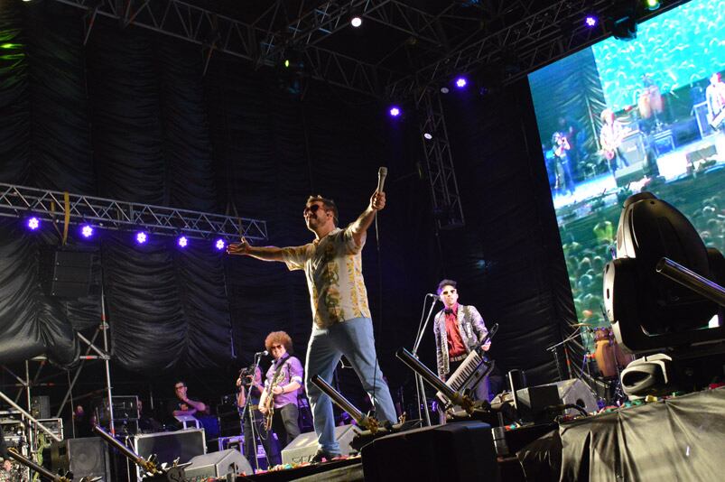 Una multitud disfrutó de Bersuit, Villano y Ulises Bueno durante la noche. Foto: Maxi López / ElDoce.tv.