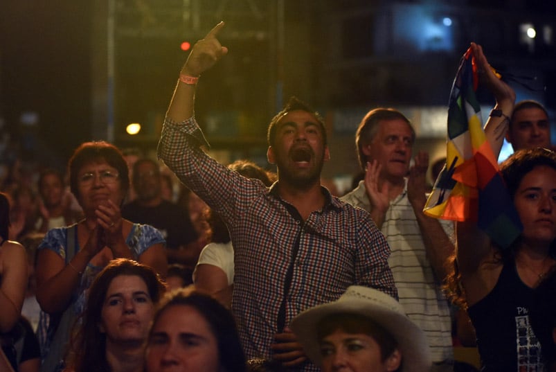 Una multitud disfrutó de la primera noche de Cosquín. Foto: Lucio Casalla / ElDoce.tv.