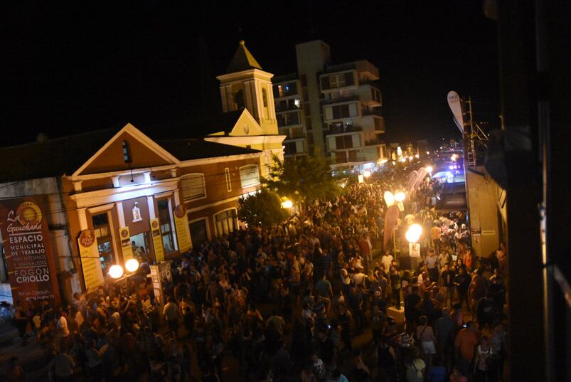 Una multitud disfrutó de la primera noche de Cosquín. Foto: Lucio Casalla / ElDoce.tv.