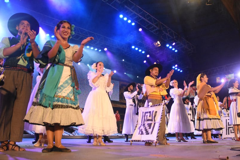 Una multitud disfrutó de la primera noche de Cosquín. Foto: Lucio Casalla / ElDoce.tv.