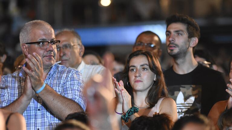 Una multitud disfrutó de la primera noche de Cosquín. Foto: Lucio Casalla / ElDoce.tv.