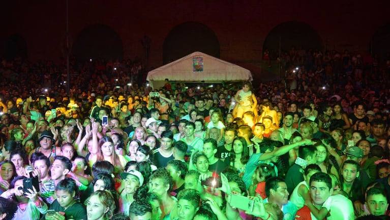 Una multitud disfrutó de los corsos. Foto: Facebook Corsos Capital.