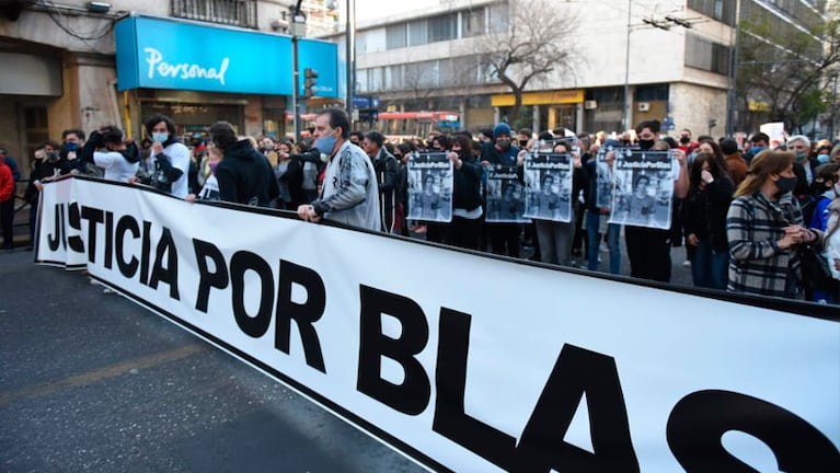 Una multitud marchó en silencio en Córdoba para pedir justicia por Blas Correas.