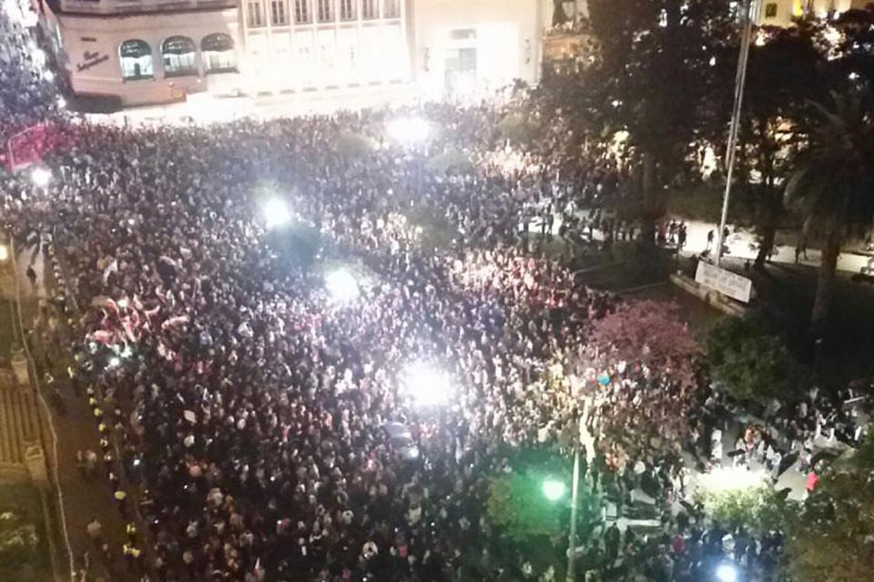 Una multitud reclamó en la plaza. Foto: Dyn