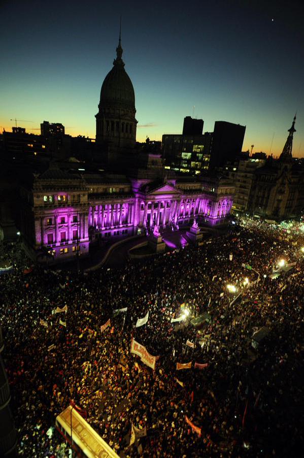 Una multitud reclamó #NiUnaMenos en el Congreso