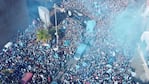 Una multitud se congregó alrededor del hotel Quinto Centenario para alentar al plantel de Farré. Foto: Prensa Belgrano.