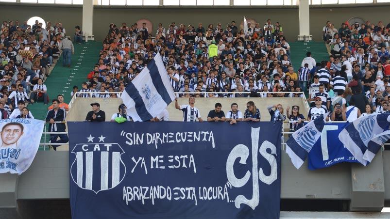 Una multitud tiñó de Albiazul al Kempes. Foto: Lucio Casalla / ElDoce.tv.