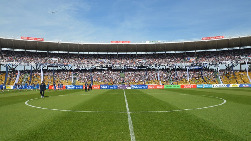 Una multitud tiñó de Albiazul al Kempes. Foto: Lucio Casalla / ElDoce.tv.