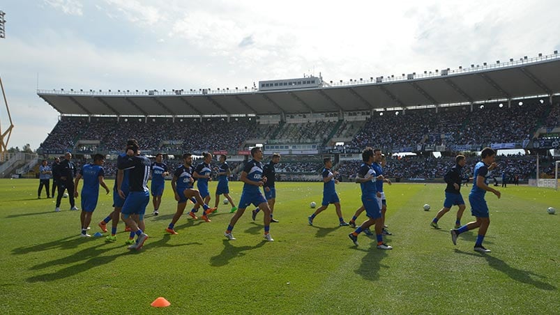 Una multitud tiñó de Albiazul al Kempes. Foto: Lucio Casalla / ElDoce.tv.