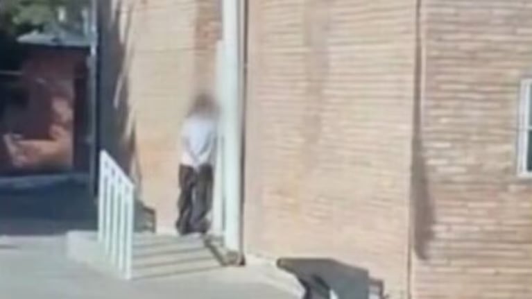 Una nena se atrincheró con un arma en una escuela de Mendoza.