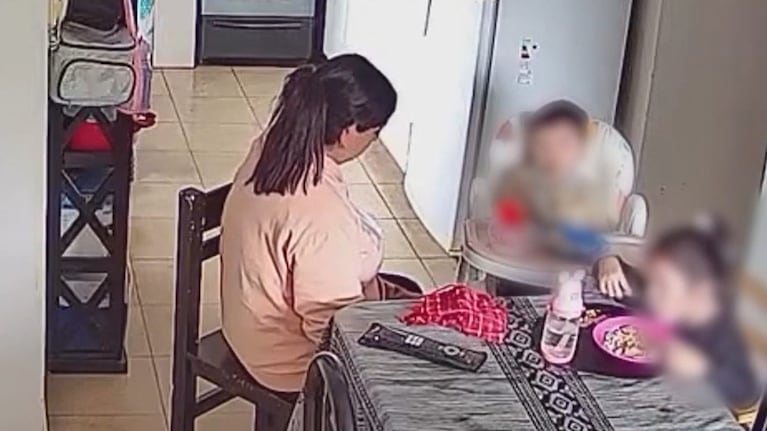 Una niñera golpeó a una bebé.