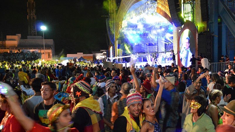 Una noche diferente en Cosquín con ritmos andinos y jujeños.