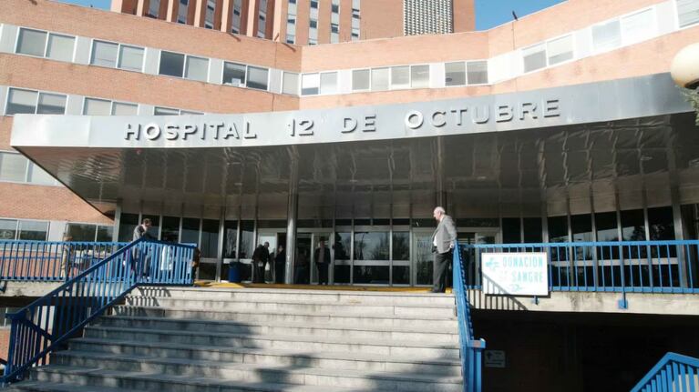 Una pareja cayó por el hueco del ascensor mientras forcejeaba: él murió y ella quedó internada