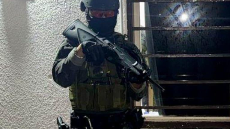 Una pareja fue detenida cuando estaba fraccionando cocaína.