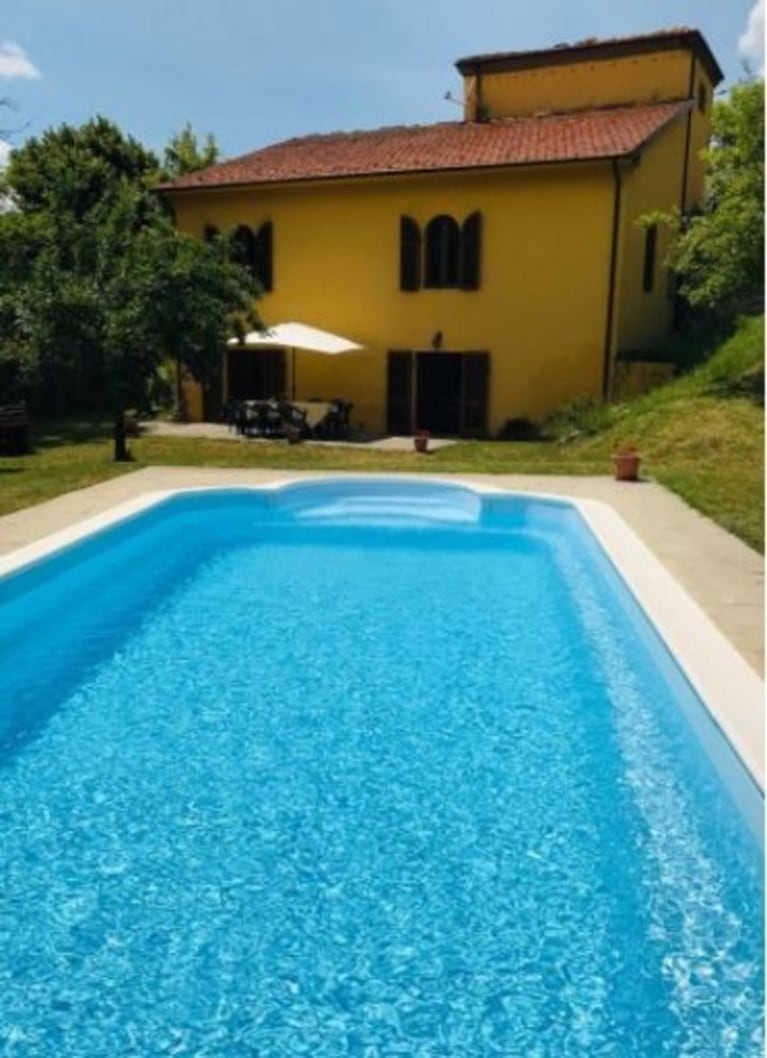Una piscina en el fondo de la propiedad, otro de los atractivos de la casona italiana. Foto: Jon and Annmarie Nurse
