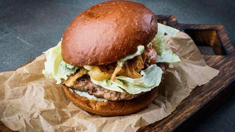 Una polémica hamburguesa produce gran revuelo en Rusia.