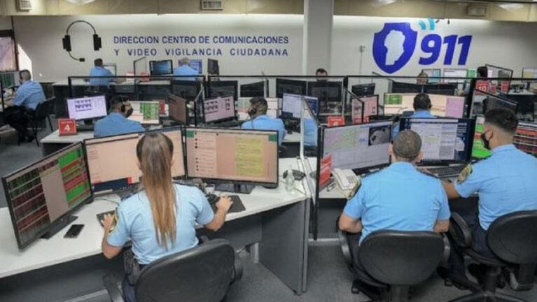 Una policía asistió por teléfono a una joven que estaba dando a luz: el emocionante audio 