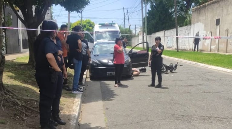 Una policía mató a dos ladrones.