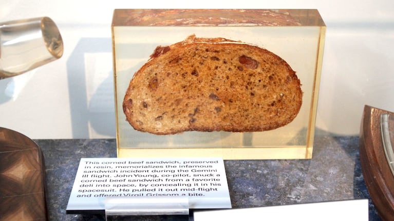Una rodaja de pan todavía está exhibida en el Grissom Memorial Museum de Indiana.