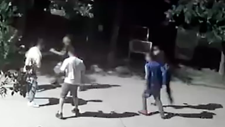 Una salvaje patota de menores ataca en una calle de Villa María.