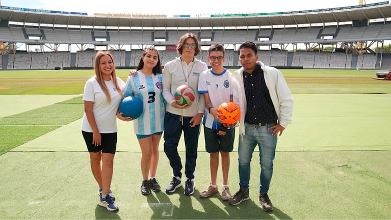 Una visita a quienes practican deporte adaptado en el Kempes.