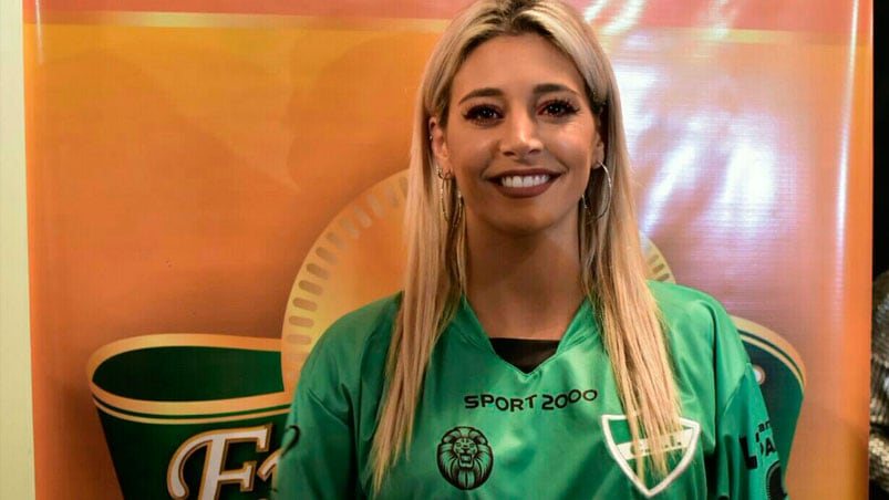 Unas pocas sonrisas tuvo Sol Pérez en la presentación de la camiseta de Ituzaingó.