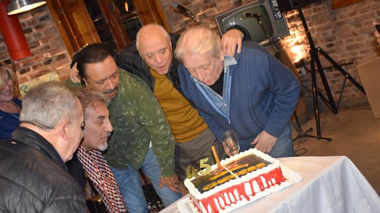 Unidos y felices: Chébere celebró 45 años con el cuarteto.