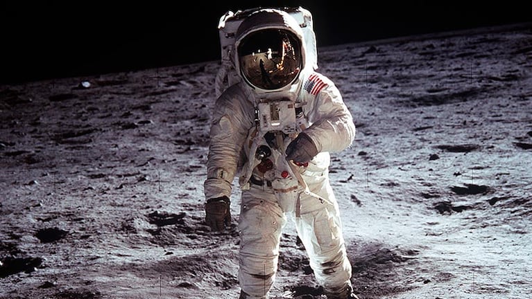 Uno de los astronautas que pisó la Luna defiende la existencia de marcianos.