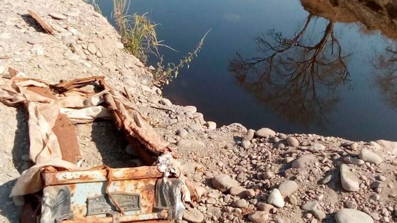 Uno de los ataúdes encontrados en el río Culiacán.