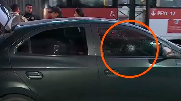 Uno de los balazos atravesó uno de los vidrios del auto. Foto: NDI.