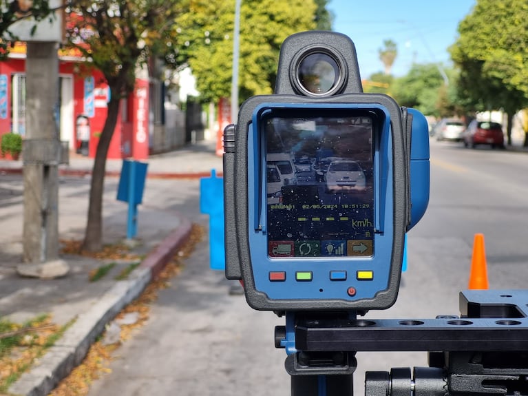 Uno de los cinemómetros para controlar la velocidad en la ciudad de Córdoba.