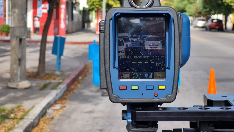 Uno de los cinemómetros para controlar la velocidad en la ciudad de Córdoba.