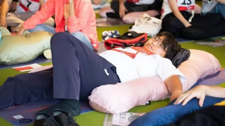 Uno de los competidores del torneo de relajación en Japón.