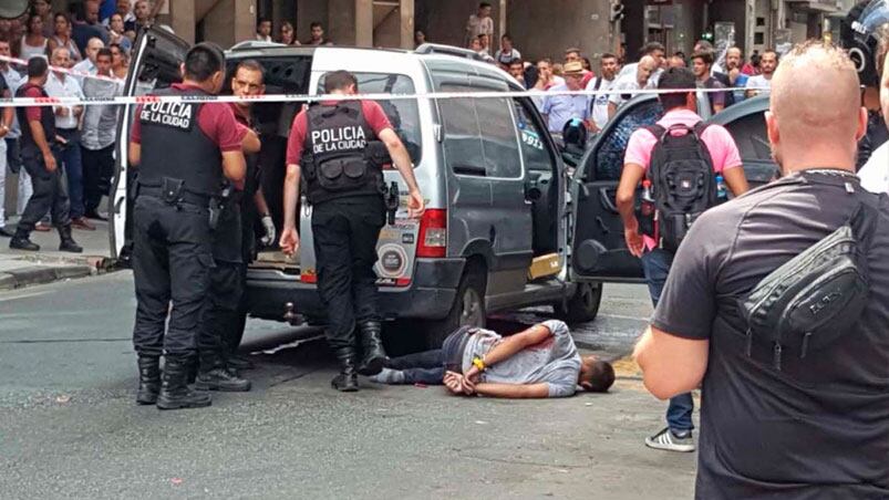 Uno de los detenidos está grave tras recibir un balazo en el tórax. Foto: La Nación.