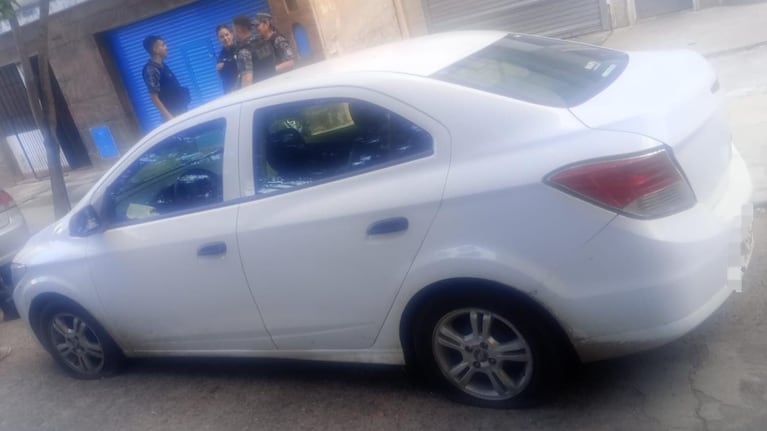 Uno de los hombres terminó detenido.