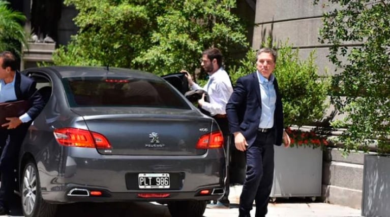 Urtubey sorprendió con su look en la reunión en el Congreso