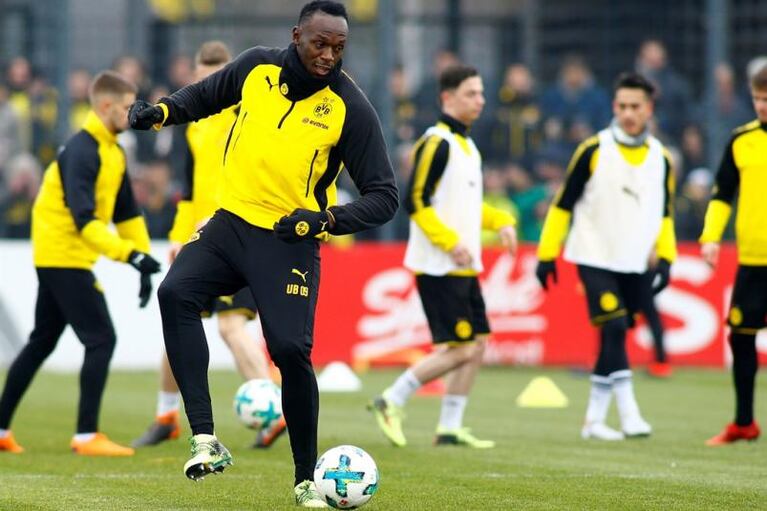 Usain Bolt entrenó en el Borussia Dortmund haciendo un gol