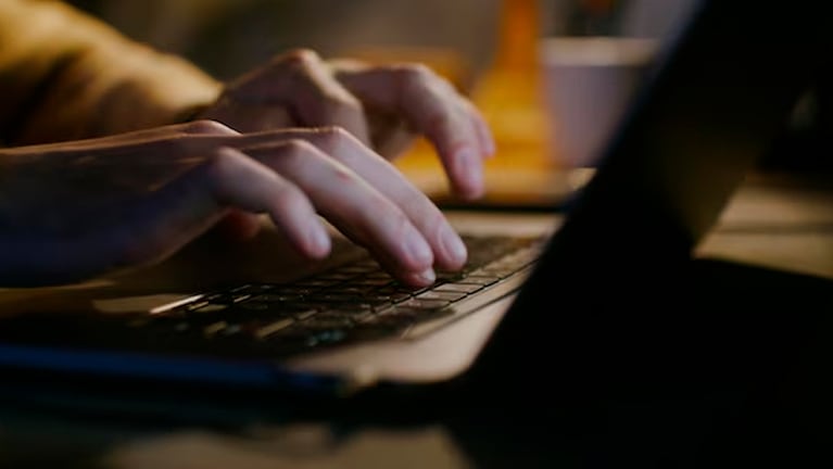 usando computadora ia