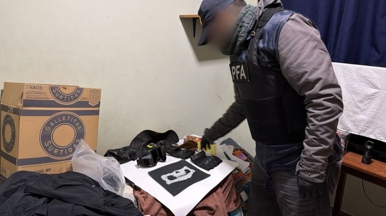 Usó la IA para planificar una masacre escolar, lo detectó el FBI y fue allanado: qué encontraron