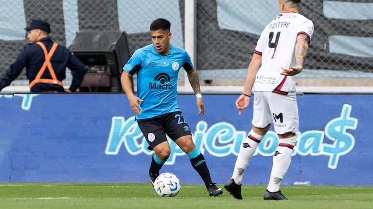Uvita Fernández ante Newell's en La Pedrera.