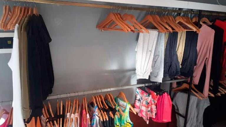 Vaciaron una fábrica de ropa deportiva en Córdoba: robaron 500 mil pesos en indumentaria