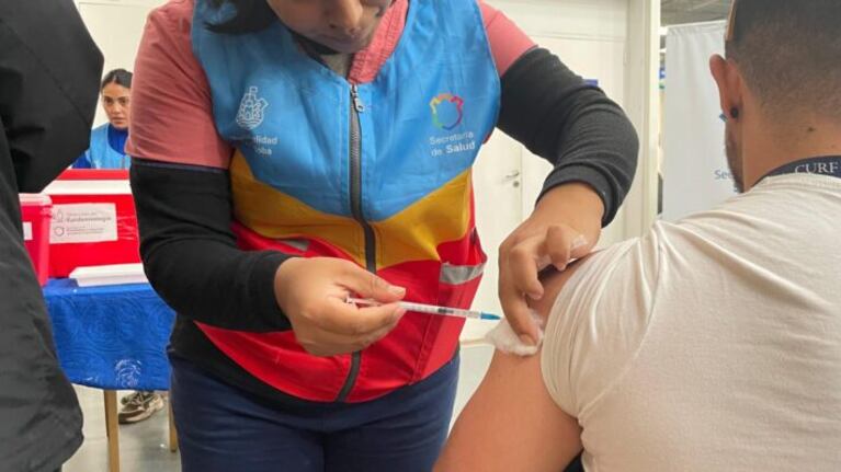 Vacunación contra el dengue para adolescentes en Córdoba.