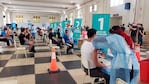 Vacunan a docentes menores de 60 años con la Sinopharm y a mayores con la Covishield.